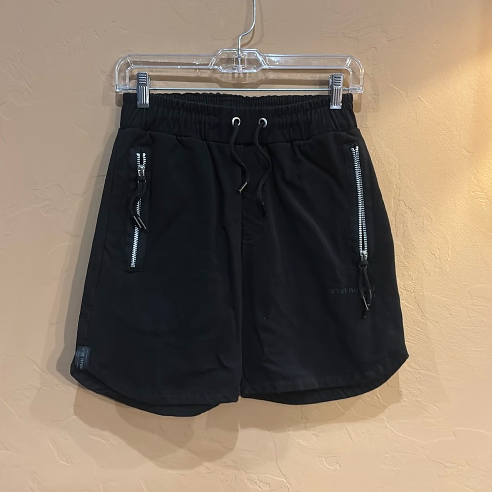 C’EST NORMAL Shorts